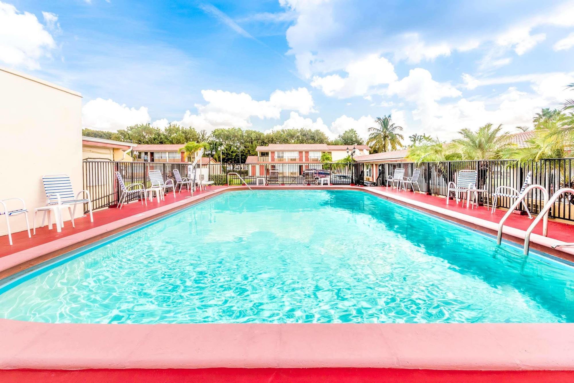 Econo Lodge Inn & Suites Florida City Exterior foto